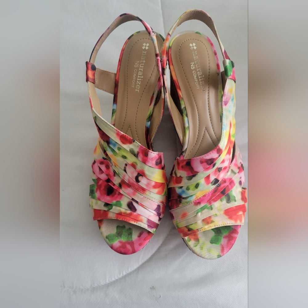 Naturalizer floral Wedges
